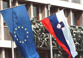 Evropska in slovenska zastava