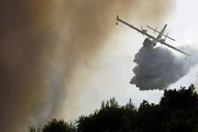 Požari na Hrvaškem dosegli avtocesto pri Benkovcu