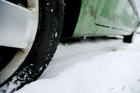 Sneg povzročil številne ovire in zastoje na cestah