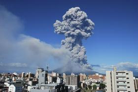 Video: Spektakularen izbruh ognjenika na Japonskem, že 500. letos