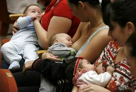 Združeni arabski emirati uvajajo obvezno dojenje do 2. leta starosti