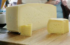 Leclerc odpoklical sir roquefort zaradi suma okužbe z  Escherichio coli