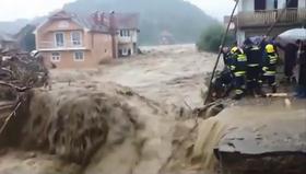 Foto in video: Na vzhodu Srbije v poplavah en mrtev, trije pogrešani