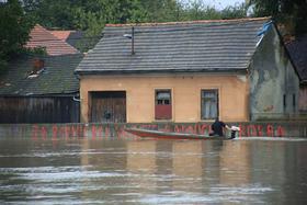 Izredne razmere na Hrvaškem: na območju Karlovca poplavljenih 400 hiš