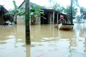 V Vietnamu v hudih poplavah umrlo najmanj 11 ljudi