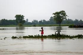 Monsunsko deževje v Nepalu in Indiji povzročilo poplave in plazove