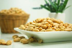 Probiotična terapija za vsaj štiri leta odpravi alergijo na arašide