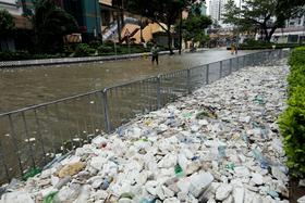 Tajfun Hato dosegel Hongkong - oblasti izdale najvišja opozorila