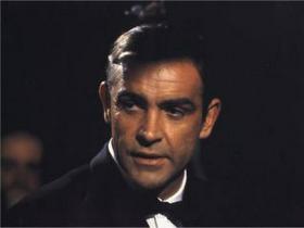 Sean Connery v vlogi vohuna njenega visočanstva britanske kraljice