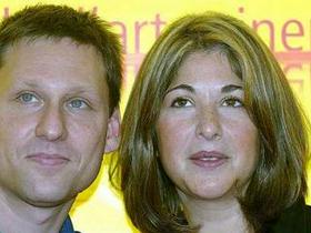 Naomi Klein z možem in sodelavcem Avijem Lewisom.