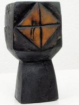 Dragica Čadež: Simbol v črnem, 1978, les; 21,5 x 12 x 8,5 cm