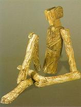 Dragica Čadež: Asociacija na Pompeje, 1985, les; 108 x 90 x 117 cm