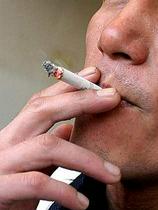 EU bi prepovedal tobak za zvijanje in cigarete z okusom ter tanke cigarete