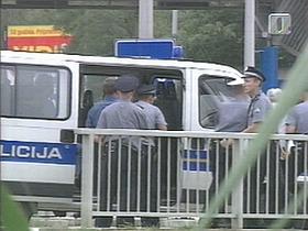 Pridržane so odvedli na policijsko postajo Buje.