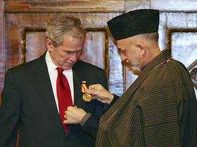 George Bush in Hamid Karzaj