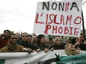 Protesti francoskih muslimanov