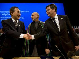 Ban Ki Mun, Hamid Karzaj in Jan Peter Balkenende