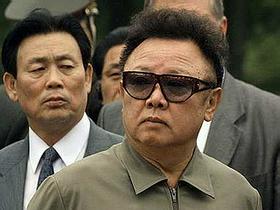 Kim Džong Il je vodenje Severne Koreje prevzel po smrti očeta Kim Il Sunga.