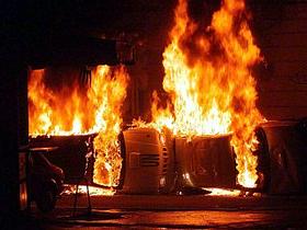 Prizor s protestov v Beogradu marca 2004
