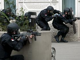 Srbske posebne policijske enote med akcijo