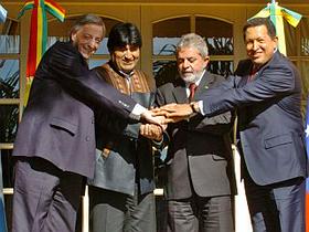Od leve proti desni Kirchner, Morales, Lula in Chavez