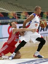http://img.rtvslo.si/upload/sport/davor_kus__l__tries_to_steal_the_ball_from_puerto_rico_s_carlos_arroyo_show.jpg