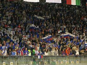 Tribuna med proslavljanjem zadetka