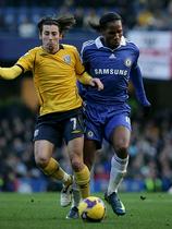 Robert Koren in Didier Drogba