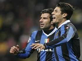 Figo in Julio Cruz