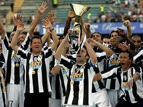 Alessanro Del Piero je dvignil pokal za naslov italijanskega prvaka. Stara dama se ga veseli že 28-ič.