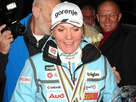 Petra Majdič je med svojimi sokrajani žarela od zadovoljstva.