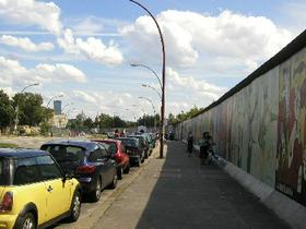 Vzhod in zahod mesta je ločevalo skoraj 47 km zidu.