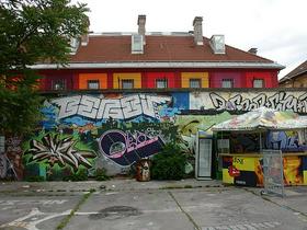 Grafiti pred hostlom