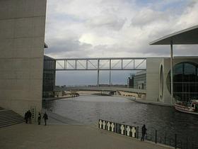 Most med bregovoma reke Spree
