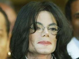Michael Jackson, kralj popa, je že v preteklosti imel težave z obtožbami zlorabe otrok. 