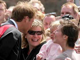 Princ William ob diplomi