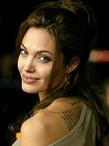 Noseča Angelina Jolie