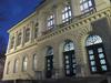 Bogate zbirke, za katere je skrbela le peščica predanih uslužbencev, so po odprtju osupnile obiskovalce muzeja in spodbudile zbiralce iz vrst župnikov, posestnikov, kmetov in meščanov, da so v muzej z vseh koncev dežele pošiljali še več domačega ljudskega gradiva in zanimivih predmetov. Zbirke so doživele sistematično inventariziranje. V muzejski stavbi je imel svoje prostore tudi Spomeniški urad. Foto: Narodni muzej Slovenije