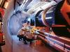 Pod zemljo na meji med Francijo in Švico se na zagon pripravlja 27 kilometrov dolg pospeševalnik delcev - Large Hadron Collider ali LHC, ki bo poustvaril razmere, kot so bile tik po nastanku vesolja. Foto: EPA