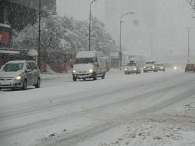 Ponoči bo zapadlo do 15 centimetrov snega