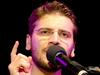 Sami Yusuf je že večkrat odpotoval v Darfur, kjer se je pogovarjal z begunci in s plemenskimi poglavarji. Foto: EPA