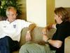 Angleški selektor Sven Göran Eriksson v pogovru z nekdanjim hrvaškim reprezentantom Alenom Bokšićem. Eriksson je bil Bokšićev trener v italijanskem Laziu.