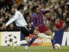 Ronaldinho (desno) je bil znova eden najboljših mož v vrstah Barcelone. V 78. minuti je dokončno odločil potnika med osem najboljših moštev v Evropi. Foto: EPA
