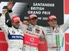 Zmagovalcu Hamiltonu sta družbo na zmagovalnem odru delala Nick Heidfeld, ki je zasenčil moštvenega kolega Roberta Kubico, in Brazilec Rubens Barrichello, ki je s tretjim mestom dosegel letošnji najboljši izid Honde. Foto: Reuters