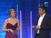 V finalnem večeru Eme sta voditeljsko vlogo prevzela stara mačka - Bernarda Žarn in Mario Galunič. Foto: MMC RTV SLO