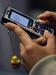 V nemškem mestecu so ulice razsvetljene le, če meščani v svoj mobilni telefon vtipkajo in pokličejo na ustrezno številko posamezne ulične svetilke. Foto: Reuters