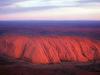 Uluru, ki stoji na robu puščave, je v povprečju deležen le nekaj več kot 30 centimetrov dežja letno. (slika je simbolična) Foto: EPA