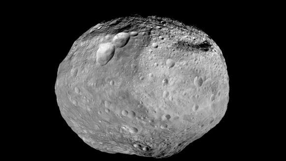 Najvišja ljudem poznana gora se nahaja v vesolju, na asteroidu poimenovanem Vesta. Meri kar 22 kilometrov v višino!