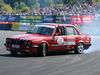 Atraktivne driftarske vožnje z veliko gumarskega vonja in dima so navdušile številne gledalce, ki so se v lepem vremenu zbrali blizu Logatca. Foto: MMC RTV SLO/ Jure Rejec