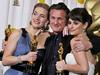 Lani so se z oskarji okitili tudi Kate Winslet, Sean Penn in Penelope Cruz. Letošnji nominiranci za zlate kipce bodo znani 2. februarja, dobitnike oskarjev pa bodo v LA-ju razglasili 7. marca. Foto: EPA
